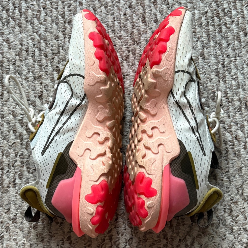 Nike women’s sneakers - Picture 4 of 9
